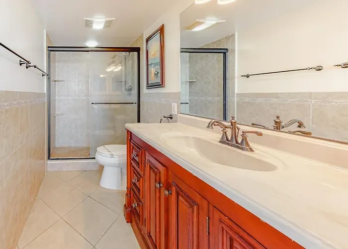 Updated Oceanfront With Ample Balcony Ac Pools Gym & Sauna *