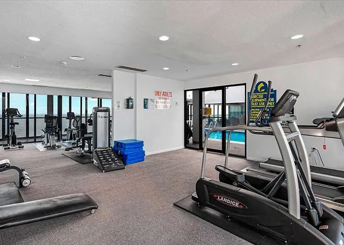 Holiday home Updated Oceanfront With Ample Balcony Ac Pools Gym & Sauna