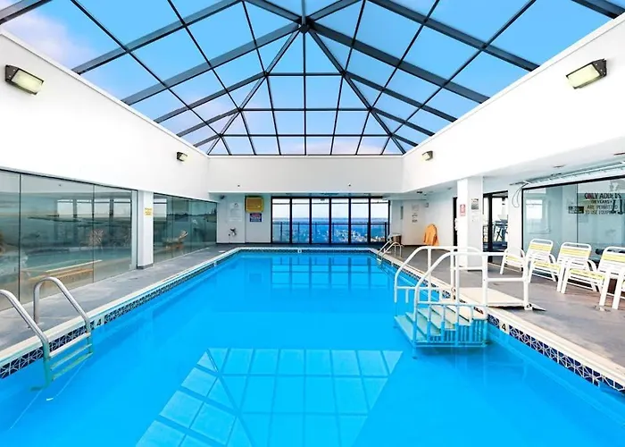 Updated Oceanfront With Ample Balcony Ac Pools Gym & Sauna *