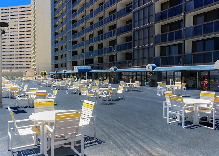 Updated Oceanfront With Ample Balcony Ac Pools Gym & Sauna *