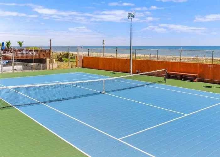 Updated Oceanfront With Ample Balcony Ac Pools Gym & Sauna