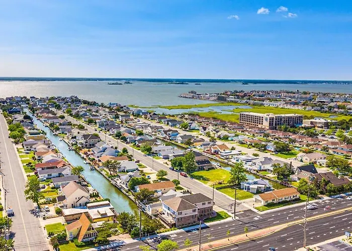Updated Oceanfront With Ample Balcony Ac Pools Gym & Sauna Holiday home *
