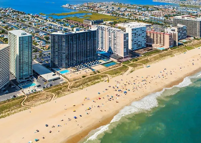 Updated Oceanfront With Ample Balcony Ac Pools Gym & Sauna *
